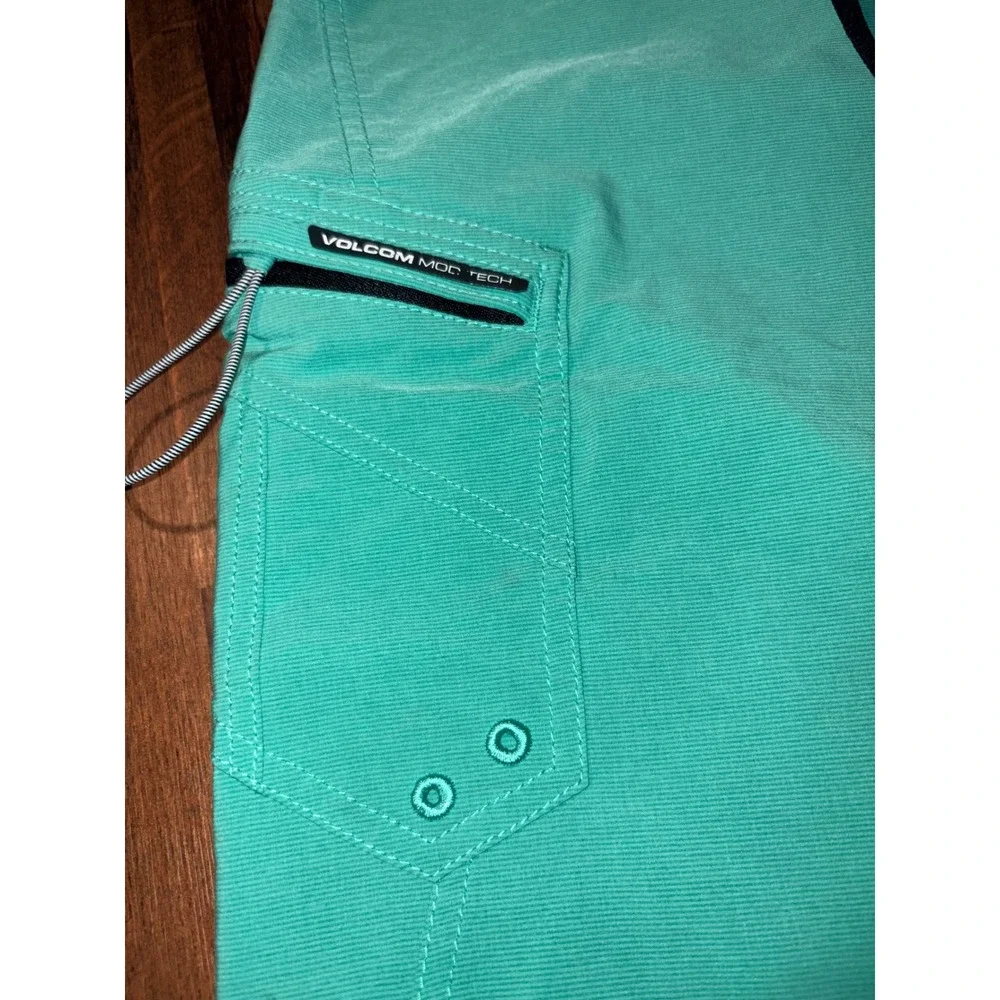 Volcom Mod-Tech Board Shorts Mens 33 Teal Green Repreve Stretch Swim Trunks